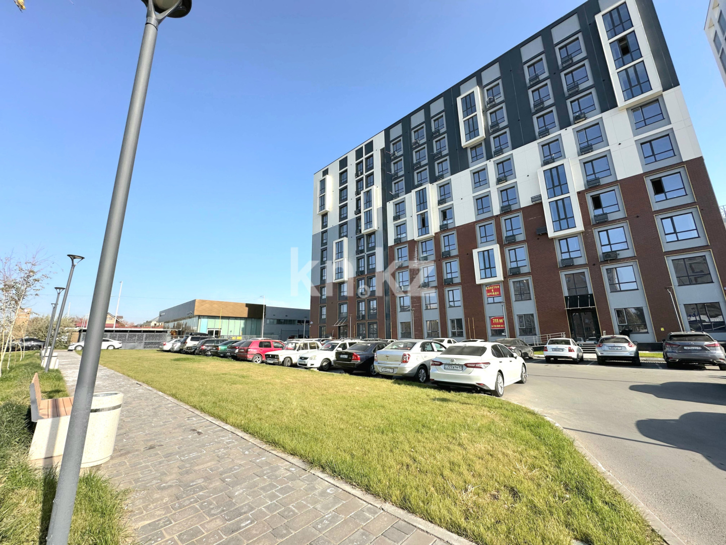 Продажа 2-комнатной квартиры, 79 м², ул. Байтерекова, дом  2б в Шымкенте - фото 32