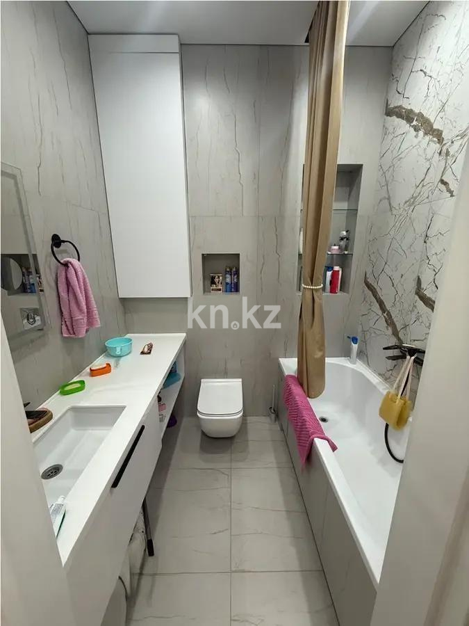 Продажа 2-комнатной квартиры, 70 м², 067 учетный квартал, дом  456/5 в Караганде - фото 4