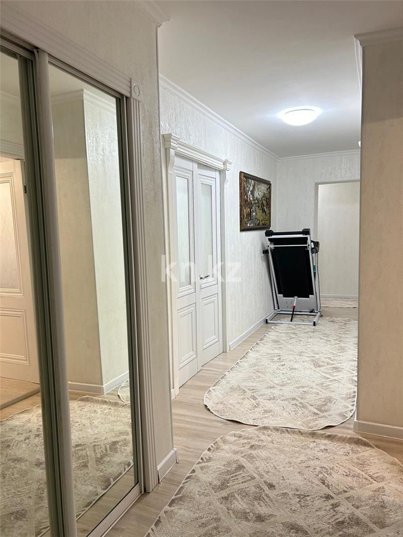 Продажа 5-комнатной квартиры, 107 м², ул. Муканова в Караганде - фото 26
