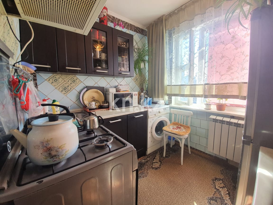 Продажа 2-комнатной квартиры, 46 м², 8 мкр., дом  72 в Алматы - фото 3