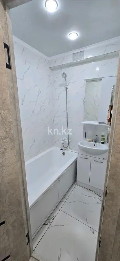 Продажа 3-комнатной квартиры, 50 м², 23-й мкр., дом  36 в Караганде - фото 6