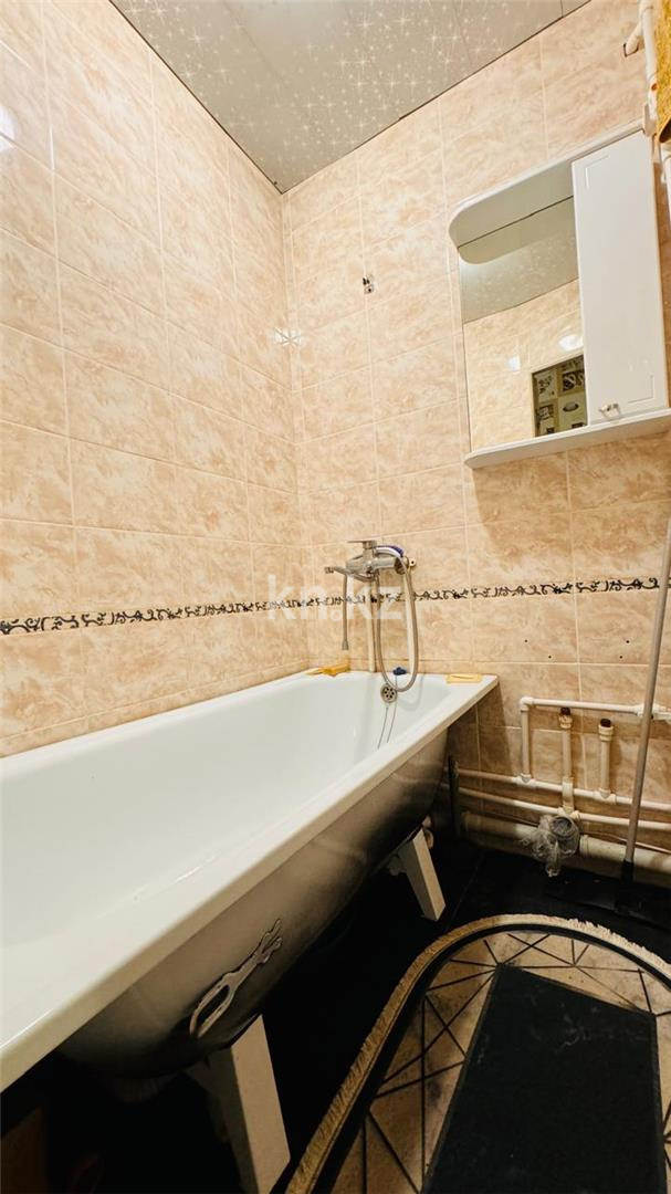 Продажа 3-комнатной квартиры, 48 м², 17-й мкр., дом  52 в Караганде - фото 10