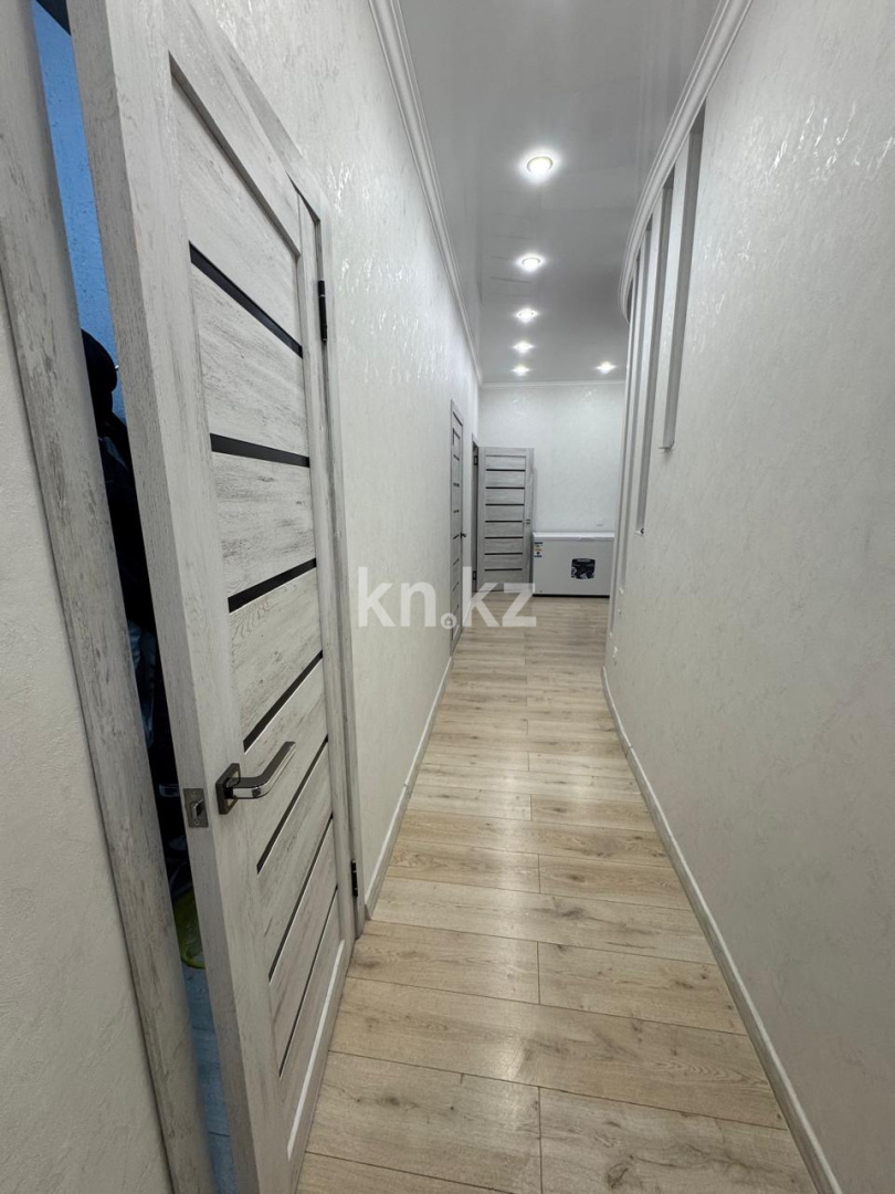 Продажа 3-комнатной квартиры, 73.8 м², пр. Шахтеров, дом  52 Б в Караганде - фото 7