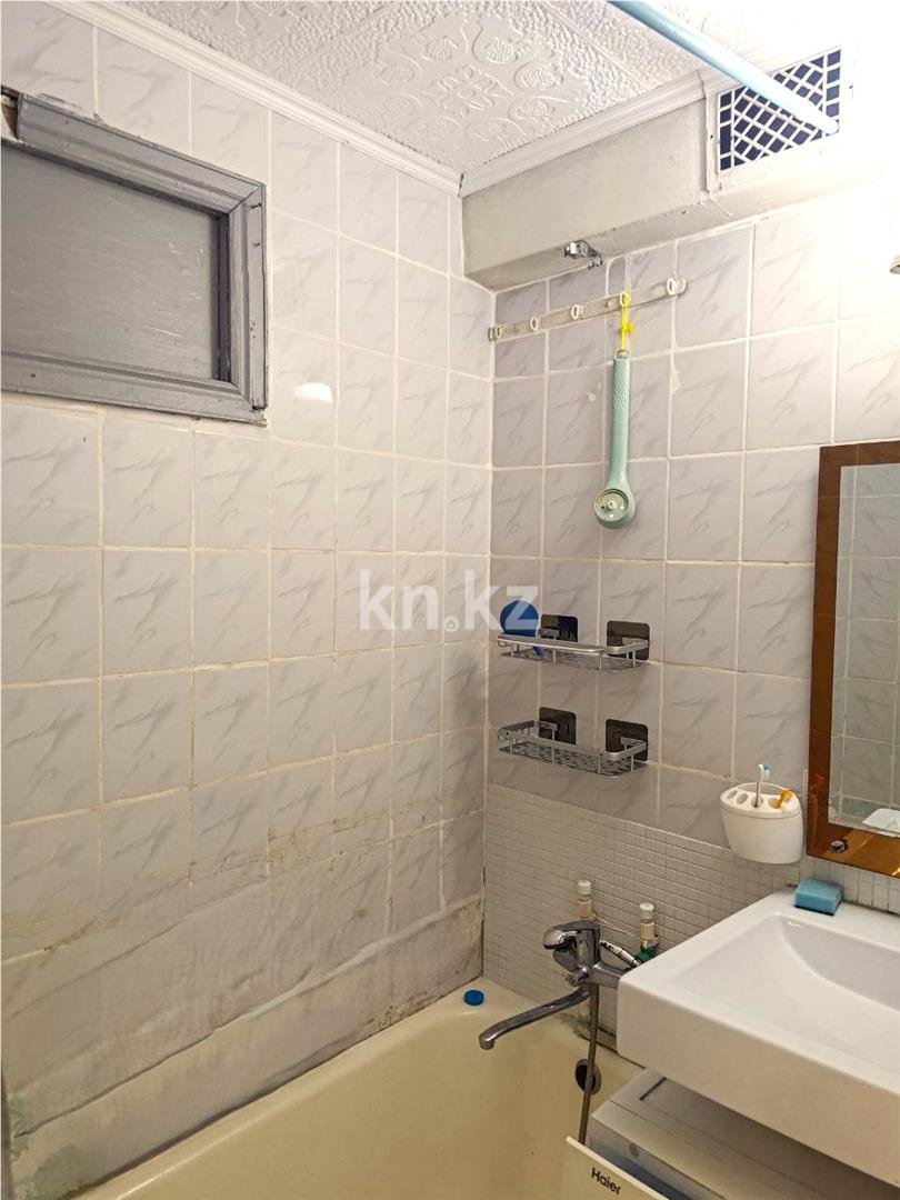 Продажа 3-комнатной квартиры, 48 м², 23-й мкр., дом  34 в Караганде - фото 14