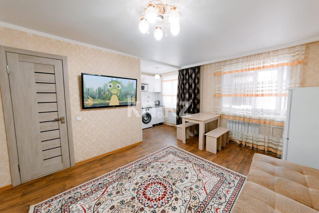 Аренда 3-комнатной квартиры посуточно, 70 м², пр. Бухар-жырау, дом  65 в Караганде