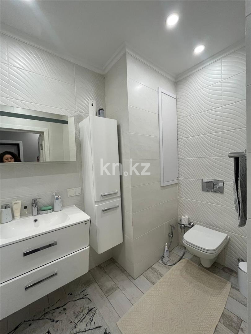 Продажа 2-комнатной квартиры, 69 м², пр. Шахтеров, дом  60 в Караганде - фото 17