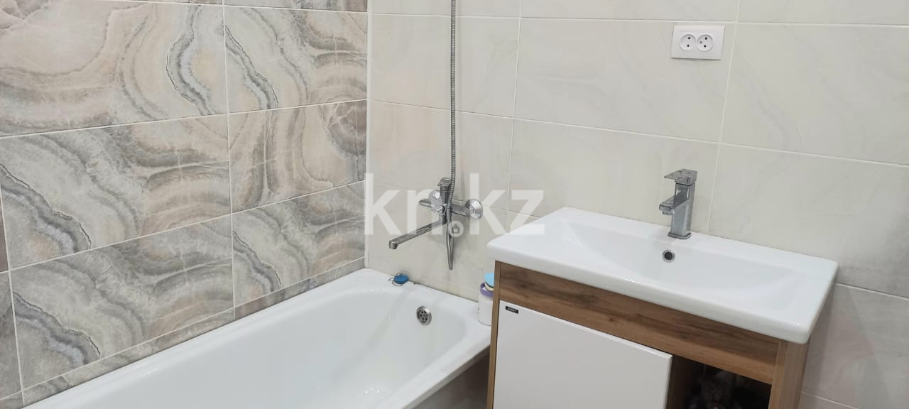 Продажа 3-комнатной квартиры, 81 м², ул. Муканова, дом  43/21 в Караганде - фото 33