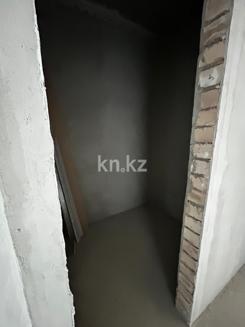 Продажа 3-комнатной квартиры, 92 м², ул. Букетова, дом  3/3 в Караганде - фото 9