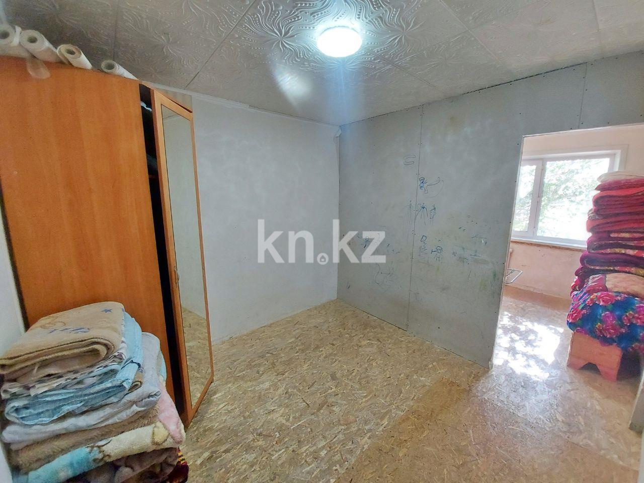 Продажа 3-комнатной квартиры, 63 м², мкр-н 15, дом  2 в Караганде - фото 3