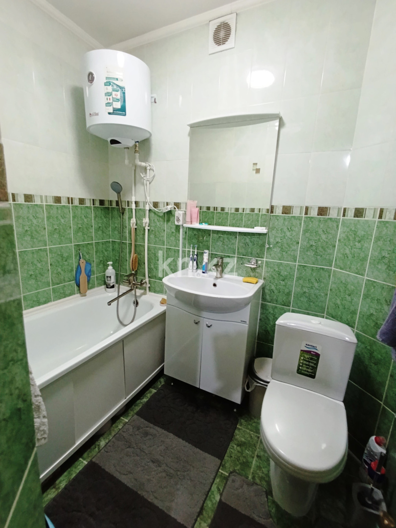 Продажа 3-комнатной квартиры, 60 м², мкр-н 23, дом  11 в Караганде - фото 8