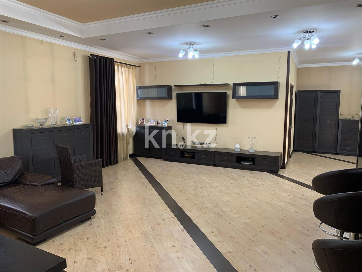 Продажа 7-комнатной квартиры, 391 м², ул. Аманжолова, дом  30 в Караганде - фото 2