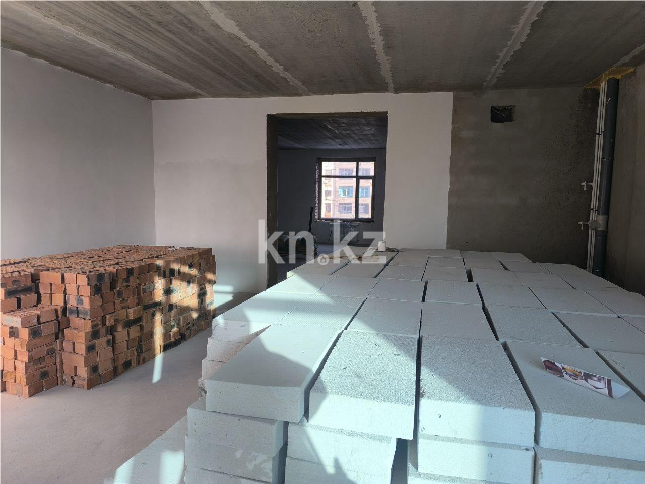 Продажа 4-комнатной квартиры, 121 м², ул. Букетова, дом  3/6 в Караганде - фото 2