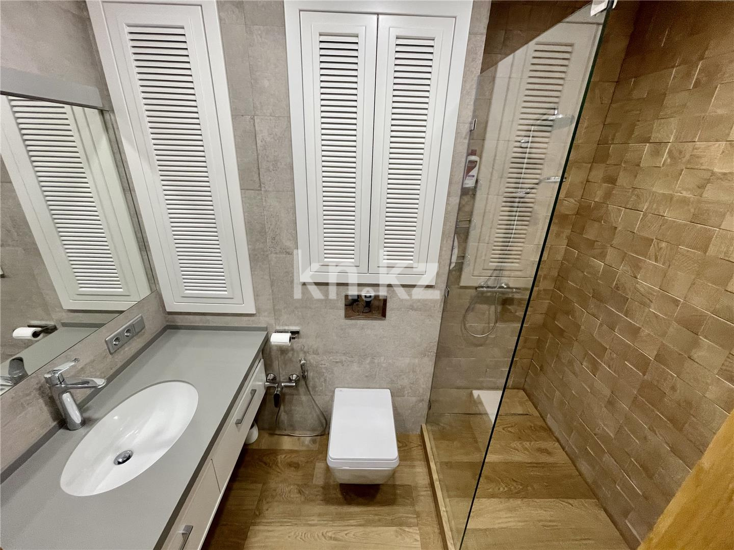 Продажа 3-комнатной квартиры, 82 м², мкр. Гульдер-1, дом  1/4 в Караганде - фото 16