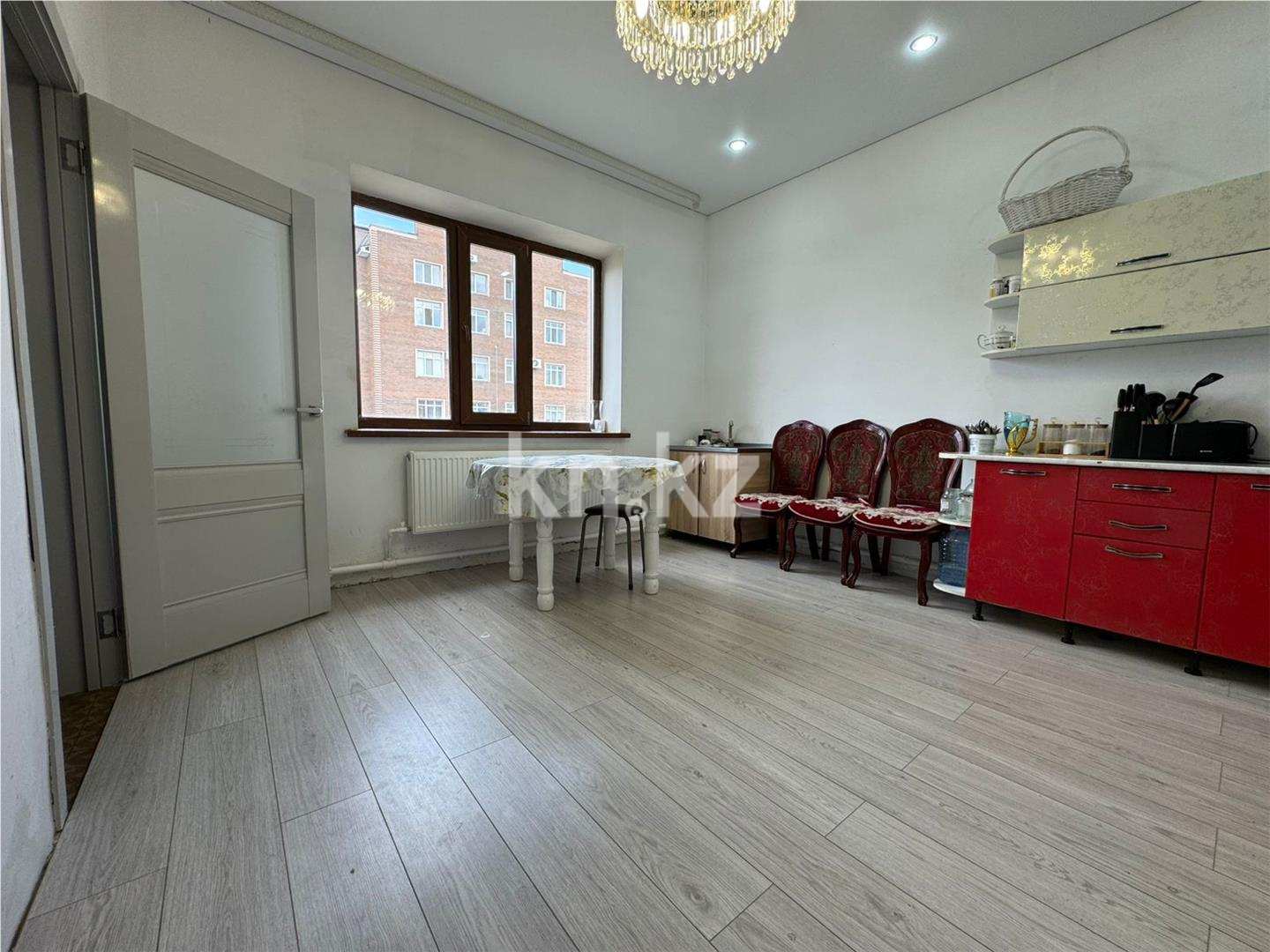 Продажа 5-комнатного дома, 203.3 м², 83 квартал, дом  2/1 в Караганде - фото 12