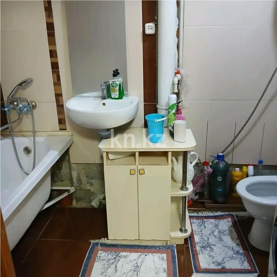 Продажа 4-комнатной квартиры, 48 м², мкр-н 23, дом  6а в Караганде - фото 4