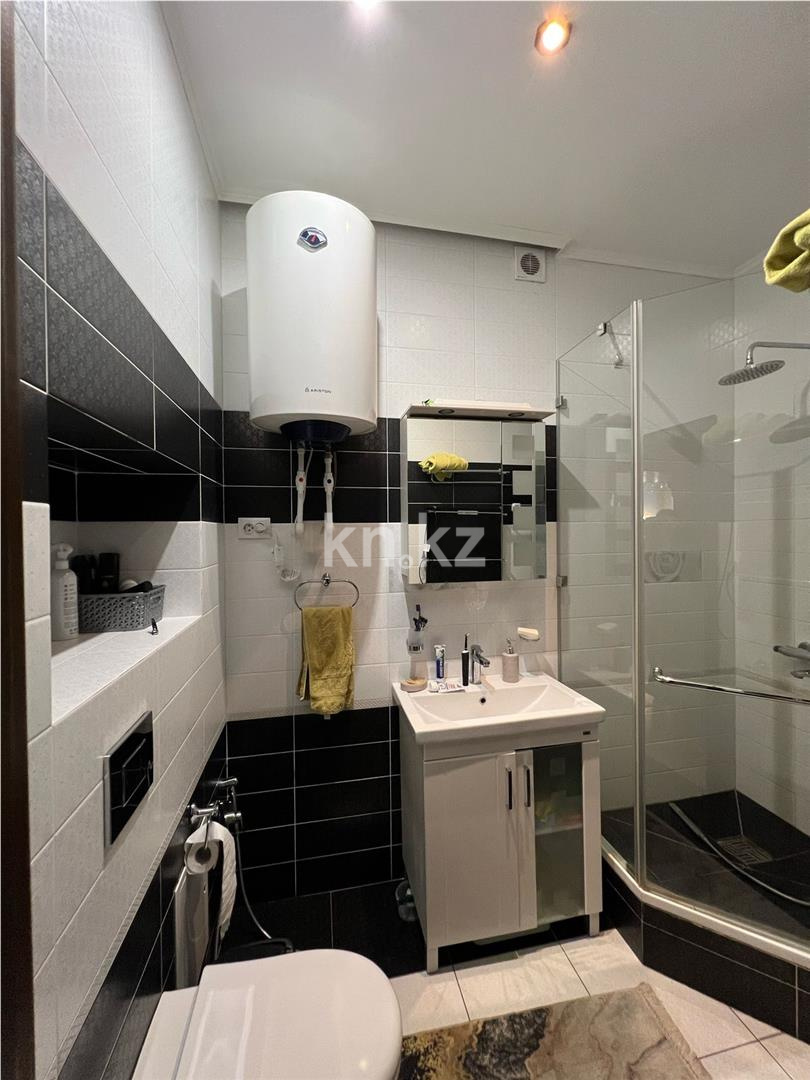 Продажа 3-комнатной квартиры, 127 м², ул. Аманжолова, дом  96/1 в Караганде - фото 14