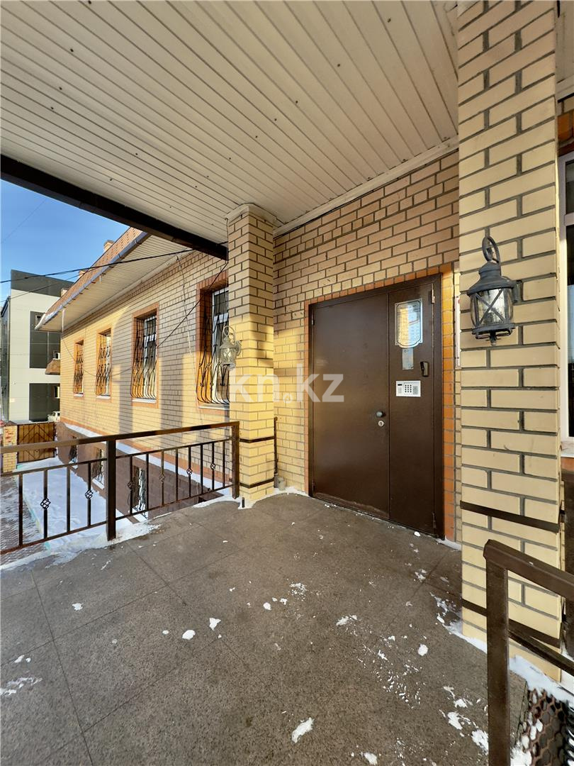 Продажа 5-комнатной квартиры, 217 м², ул. Аманжолова, дом  41 в Караганде - фото 35