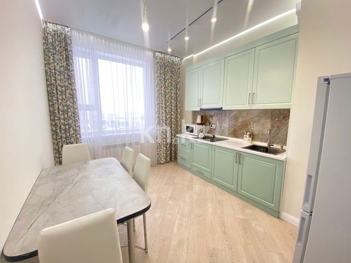 Аренда 2-комнатной квартиры посуточно, 76 м², пр. Кабанбай батыра, дом  64 - ул. Рыскулова в Астане