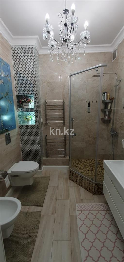 Продажа 5-комнатной квартиры, 150 м², мкр. Гульдер-1 в Караганде - фото 17