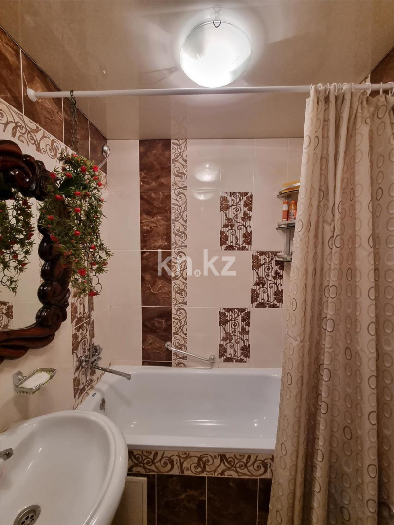 Продажа 3-комнатной квартиры, 80 м², ул. Мустафина, дом  12 в Караганде - фото 2