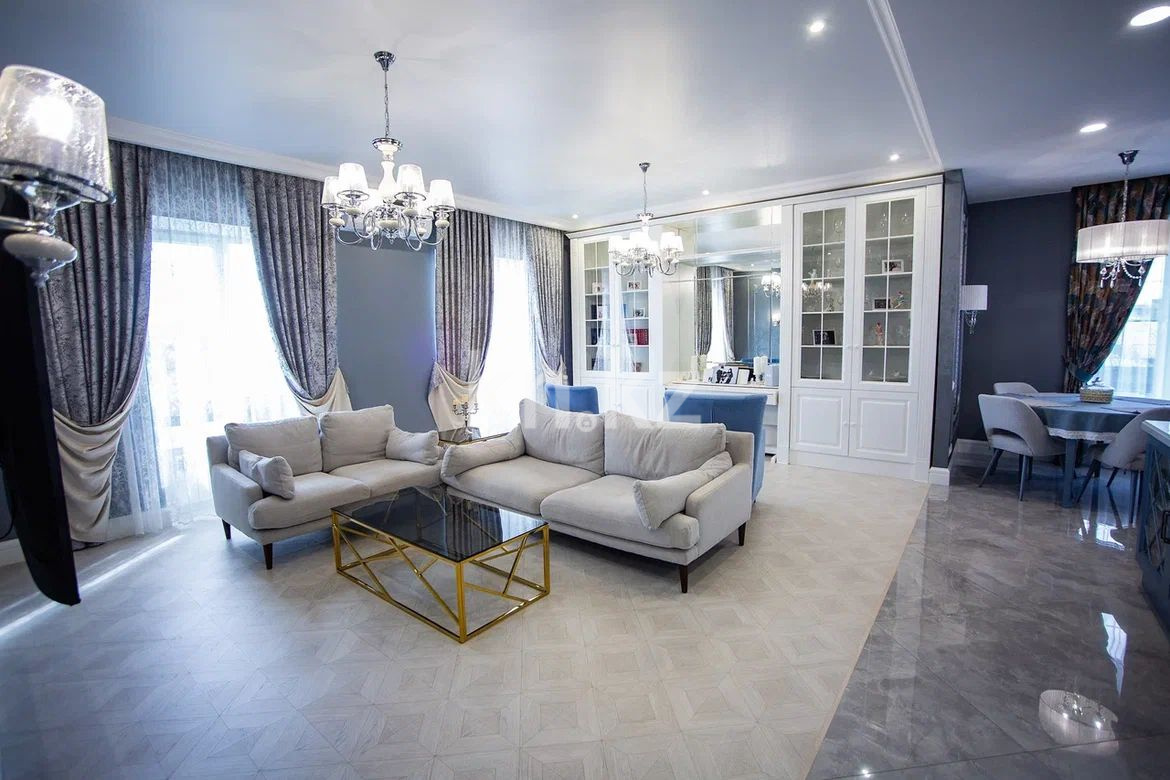 Продажа 5-комнатной квартиры, 154 м², ул. Аманжолова, дом  94/3 в Караганде