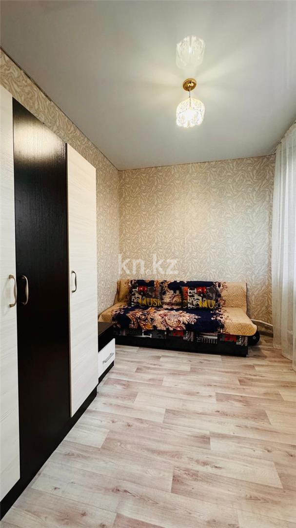 Продажа 3-комнатной квартиры, 48 м², 17-й мкр., дом  52 в Караганде - фото 6