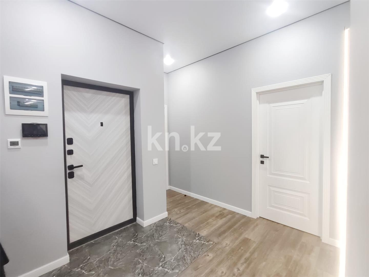 Продажа 3-комнатной квартиры, 93 м², 067 учетный квартал в Караганде - фото 14