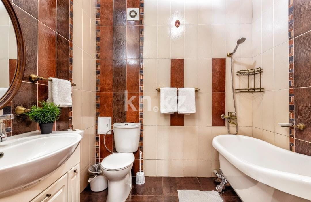 Аренда 3-комнатной квартиры посуточно, 130 м², ул. Кунаева, дом  35 - пр. Мангилик Ел в Астане - фото 10