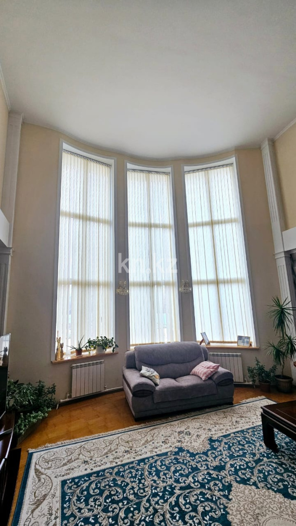 Продажа 7-комнатного дома, 379 м², мкр-н Самал-3 в Уральске - фото 12