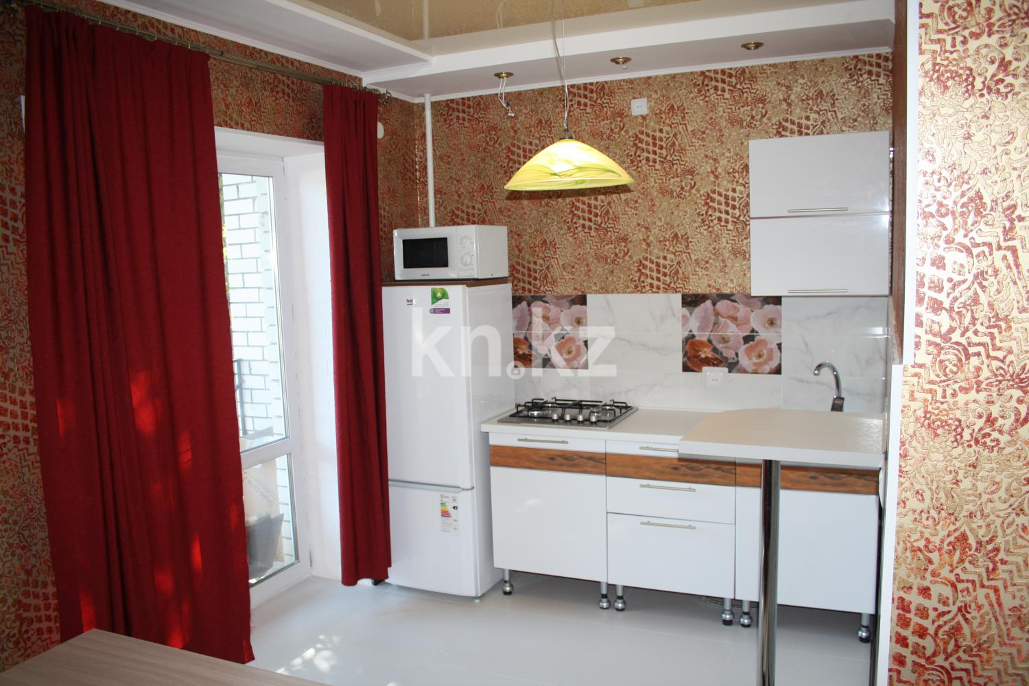 Аренда 1-комнатной квартиры посуточно, 35 м², ул. Победы, дом  105 в Уральске - фото 2