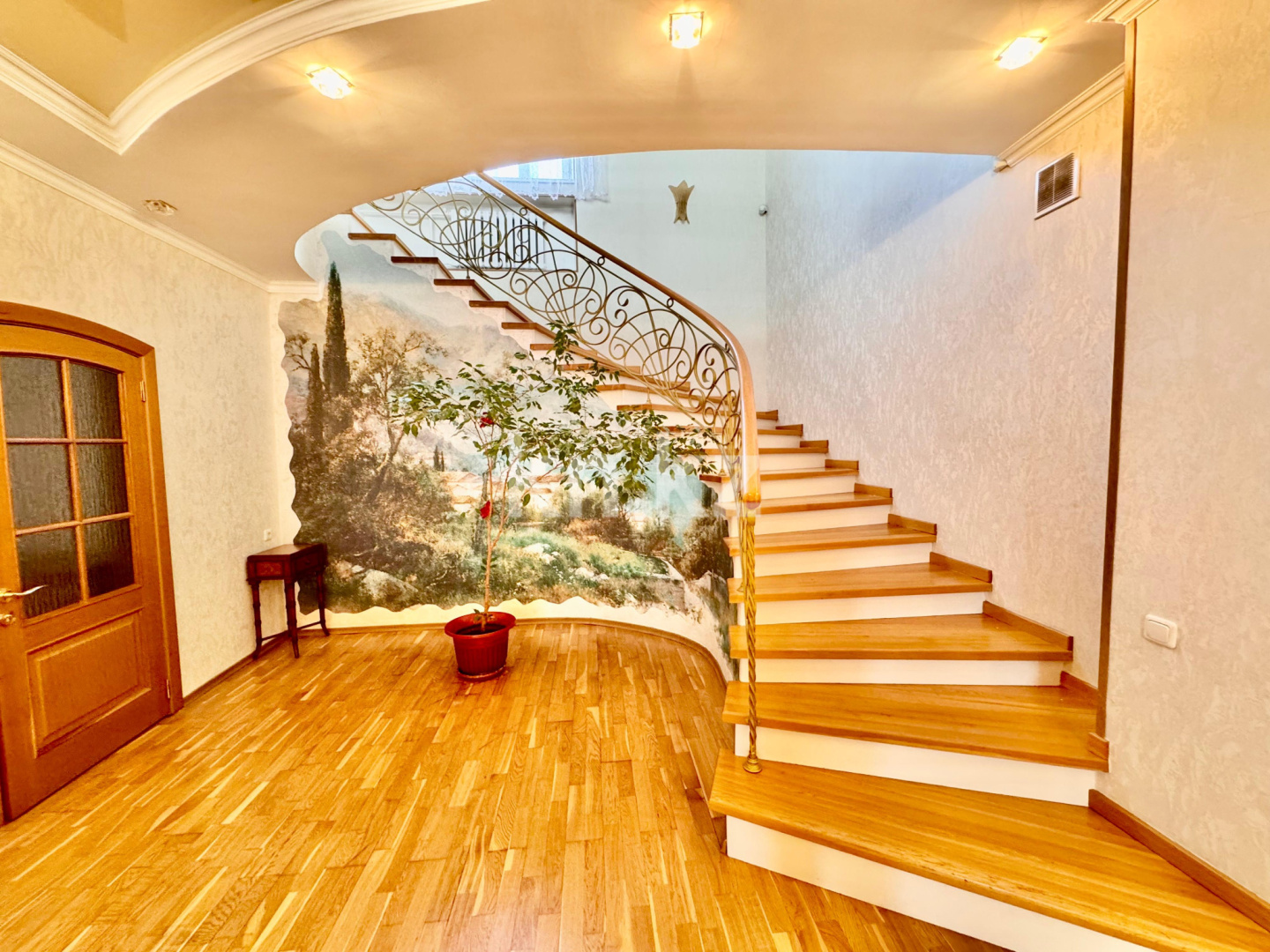 Продажа 6-комнатной квартиры, 383 м², Иманбаева, дом  12/1 в Астане