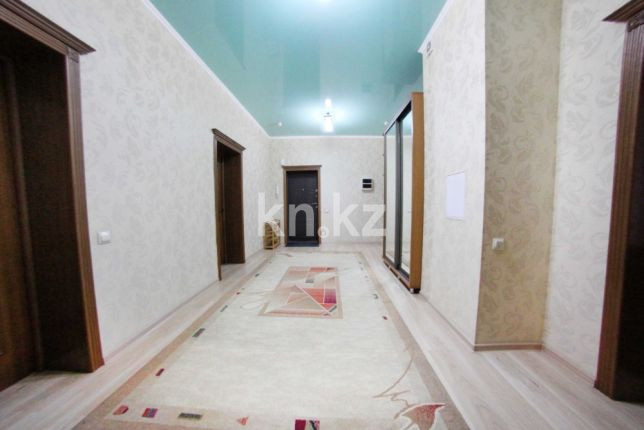 Аренда 3-комнатной квартиры посуточно, 130 м², ул. Розыбакиева, дом  289 в Алматы - фото 13