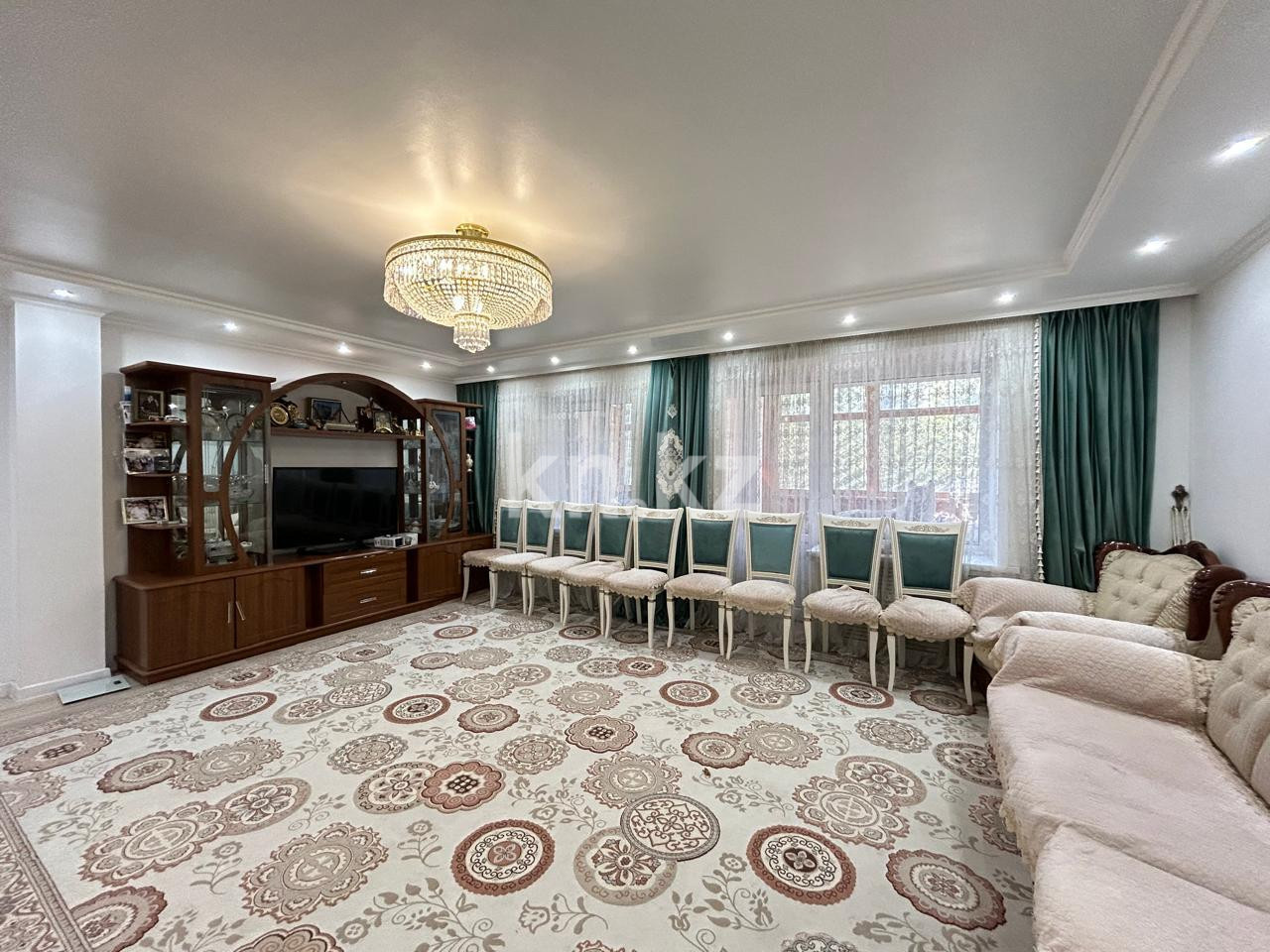 Продажа 5-комнатной квартиры, 107 м², ул. Муканова в Караганде