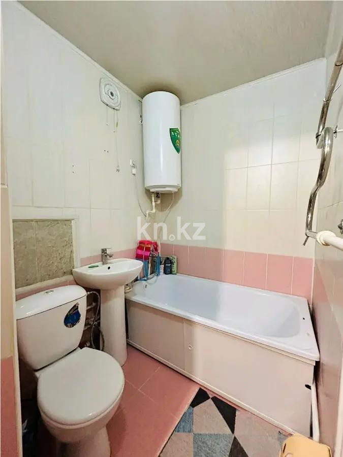 Продажа 2-комнатной квартиры, 44 м², 16 мкр., дом  37 в Караганде - фото 5