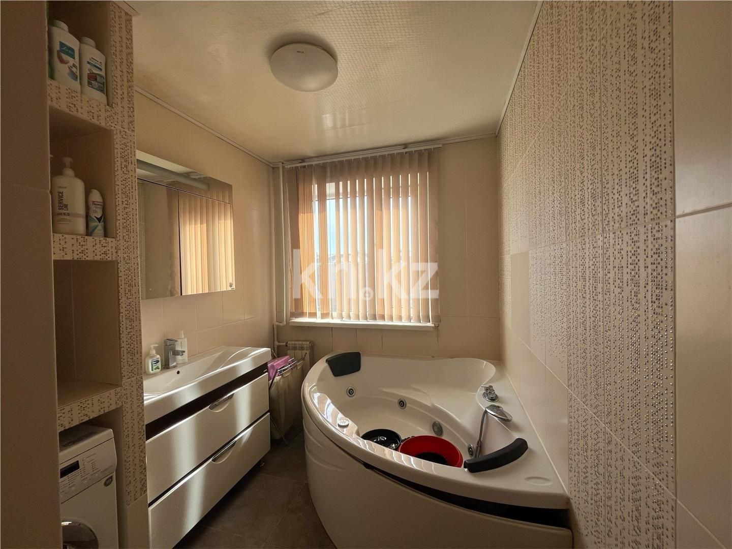 Продажа 4-комнатной квартиры, 84 м², ул. Университетская в Караганде - фото 5