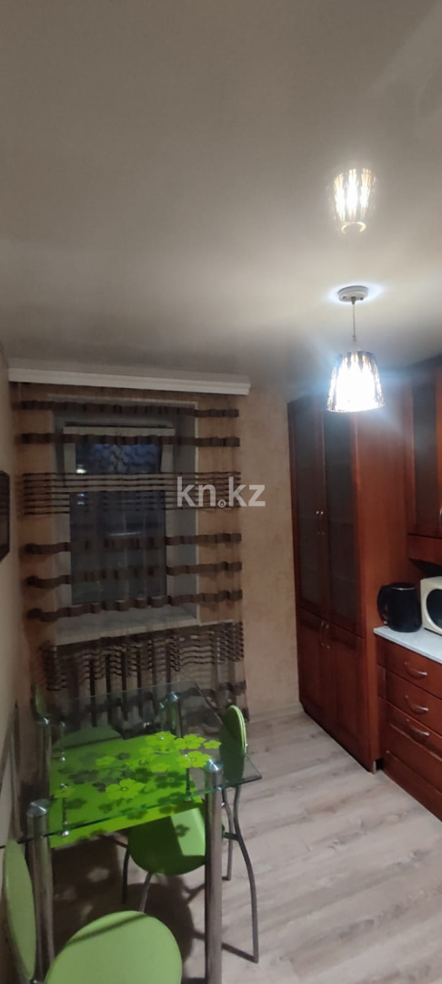 Аренда 1-комнатной квартиры посуточно, 40 м², пр. Бухар-жырау, дом  76 в Караганде