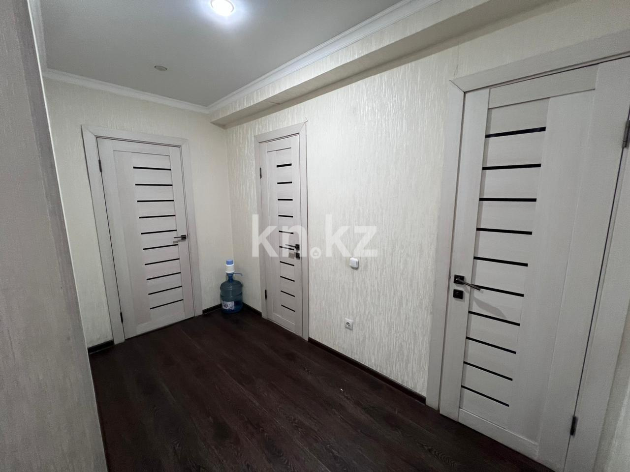 Продажа 3-комнатной квартиры, 82 м², ул. Ермекова, дом  106/6 в Караганде - фото 17