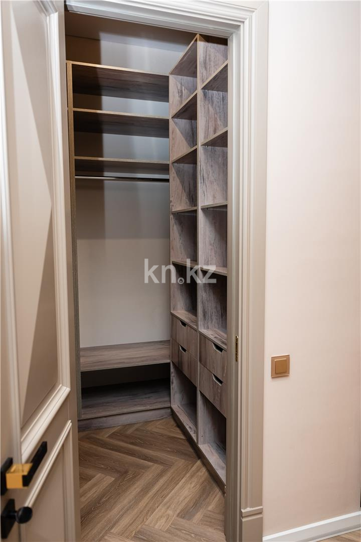 Продажа 6-комнатной квартиры, 345 м², ул. Муканова, дом  53 в Караганде - фото 25