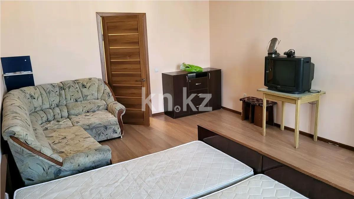 Продажа 1-комнатной квартиры, 60.7 м², ул. Толе би, дом  273а в Алматы