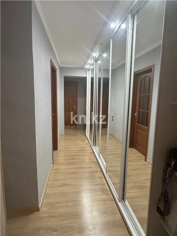 Продажа 3-комнатной квартиры, 62 м², ул. Муканова, дом  11 в Караганде - фото 7