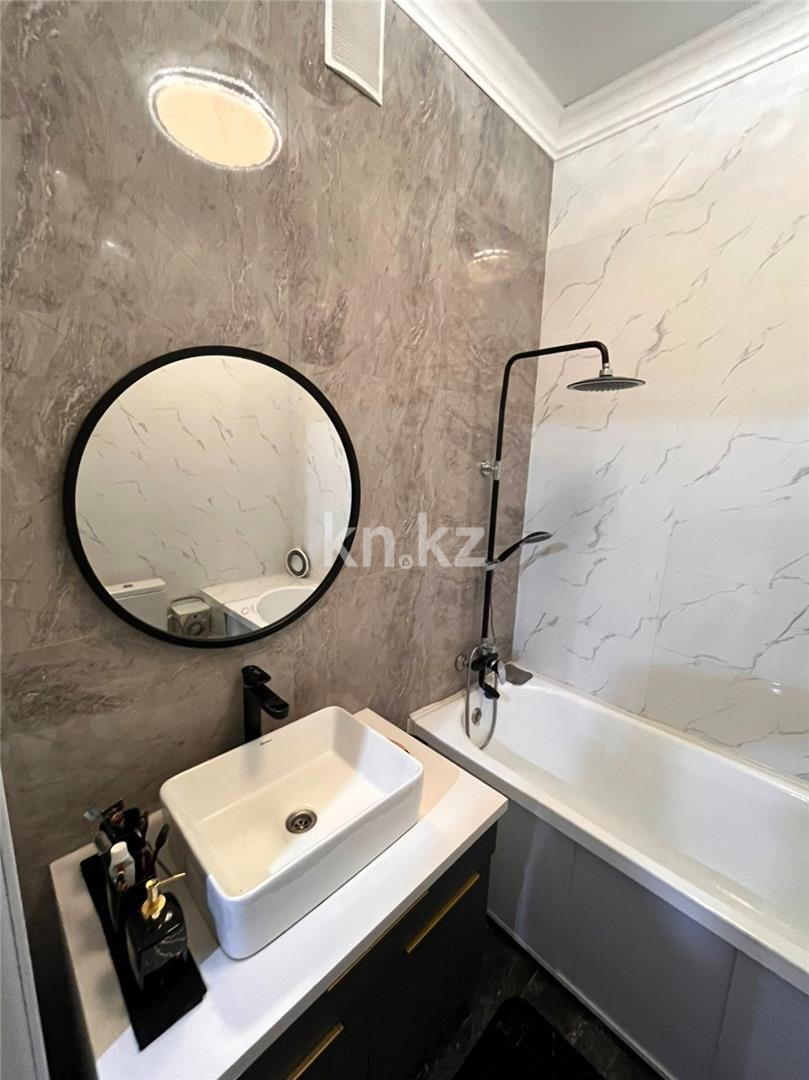 Продажа 2-комнатной квартиры, 65 м², ул. Муканова в Караганде - фото 16