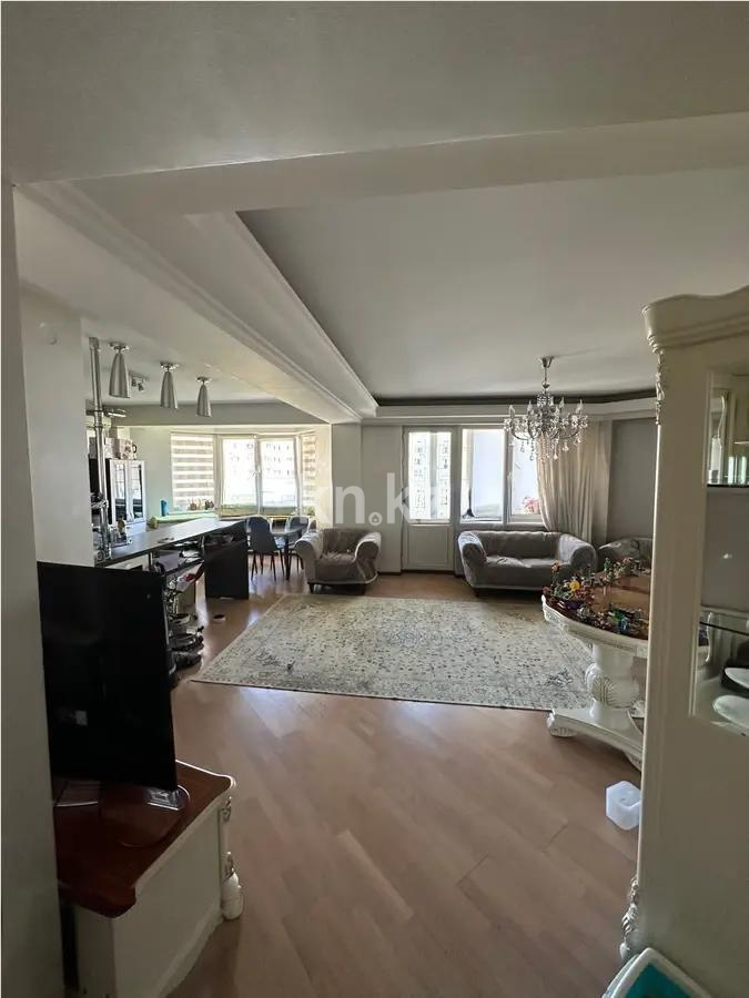 Продажа 3-комнатной квартиры, 131 м², мкр-н Жетысу-2, дом  80 в Алматы