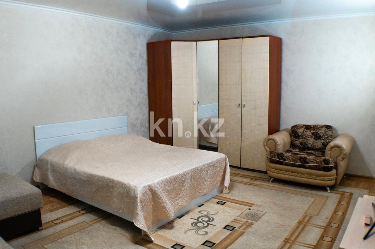 Аренда 2-комнатной квартиры посуточно, 52 м², Бухар Жырау, дом  79 в Караганде - фото 4