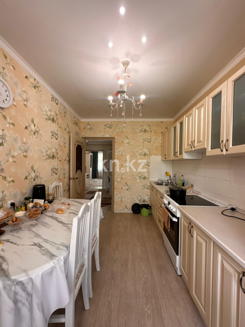 Продажа 3-комнатной квартиры, 71 м², ул. Абая, дом  46 в Караганде - фото 3
