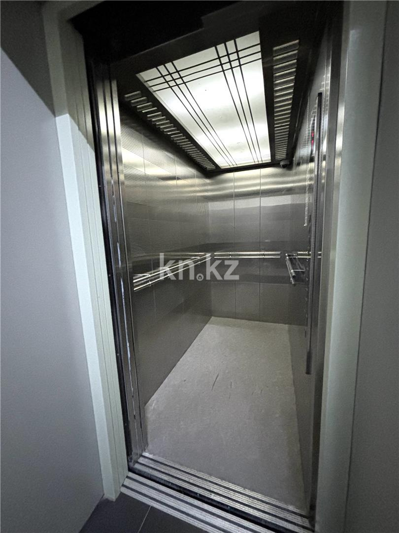 Продажа 2-комнатной квартиры, 94 м², ул. Аманжолова, дом  96/1 в Караганде - фото 14