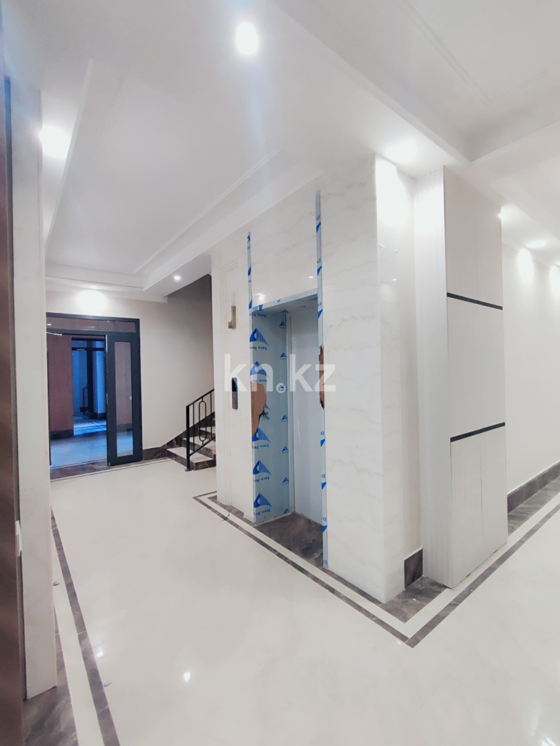 Продажа 3-комнатной квартиры, 92 м², ул. Аманжолова, дом  100 в Караганде - фото 12