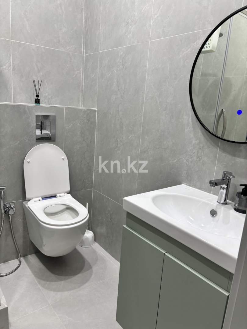 Продажа 4-комнатной квартиры, 105 м², ул. Кулкыбаева, дом  13 в Караганде - фото 7