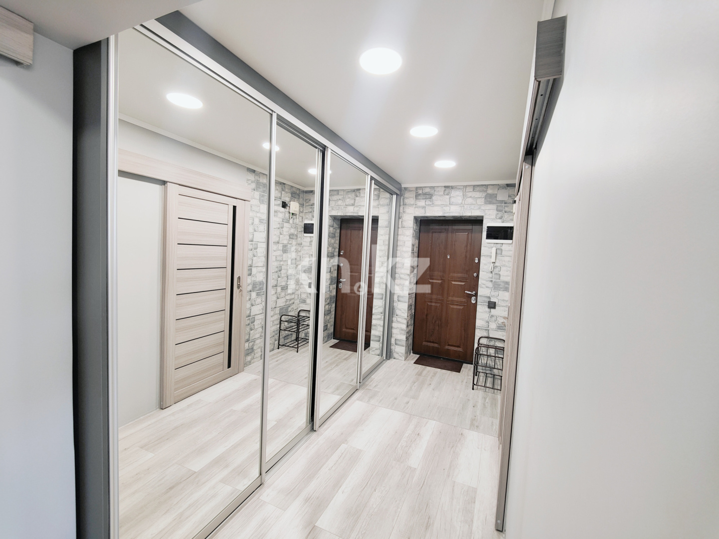 Продажа 2-комнатной квартиры, 65 м², ул. Исаева, дом  55 - Толеби в Алматы - фото 2