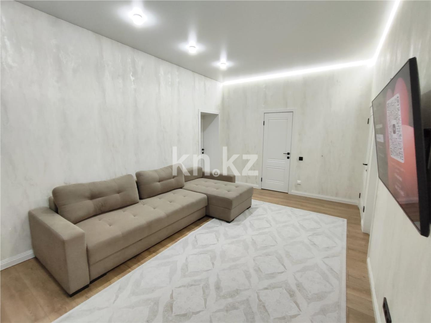 Продажа 3-комнатной квартиры, 95 м², ул. Муканова в Караганде - фото 2