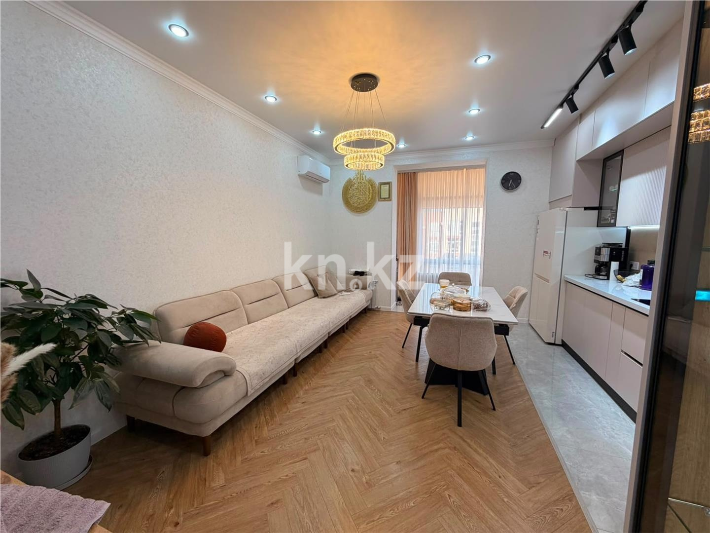 Продажа 4-комнатной квартиры, 100 м² в Караганде